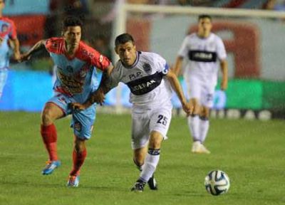 Gimnasia se sostuvo hasta que fue vulnerado el Mono Monetti     