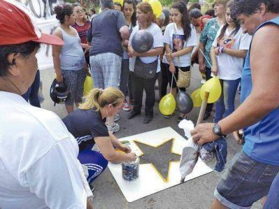 Las estrellas amarillas pintan de duelo las calles de San Rafael