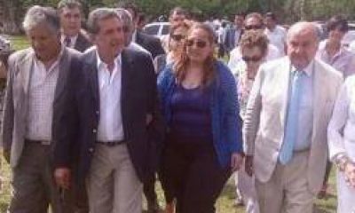 Reconocido m�dico riojano don� tierras para un colegio en Sanagasta