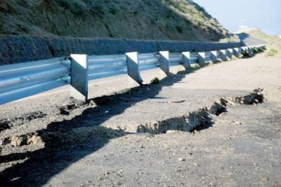 Confirman que hubo un desplazamiento del cerro en el camino J.D. Per�n y podr�an modificar su traza