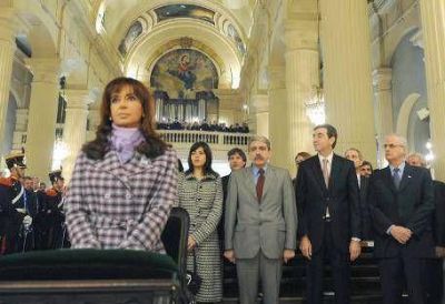 En medio de la pol�mica por el asueto, CFK presidi� los actos en Tucum�n