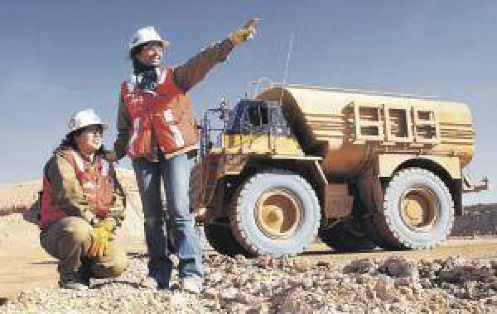 En un cuarto de siglo, se pas� de 2 a casi 300 mujeres en la miner�a