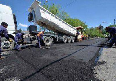 Repavimentan calles del centro de la ciudad 