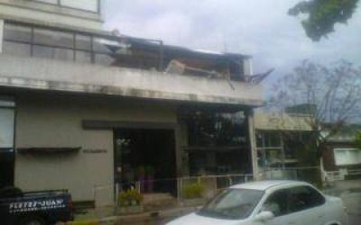 Fuerte temporal en Bragado: Volaron techos y cayeron �rboles