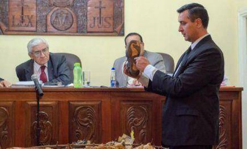 El defensor del �nico detenido pidi� la detenci�n del cura Chatelain    