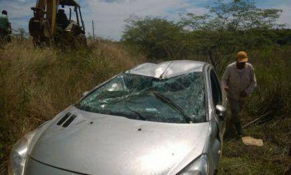 Conductor resulto ileso tras despistar y volcar con su autom�vil