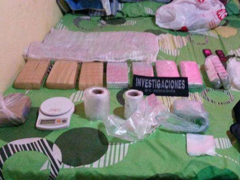 Buscaban a dos asesinos y se encontraron con 8 kilos de marihuana