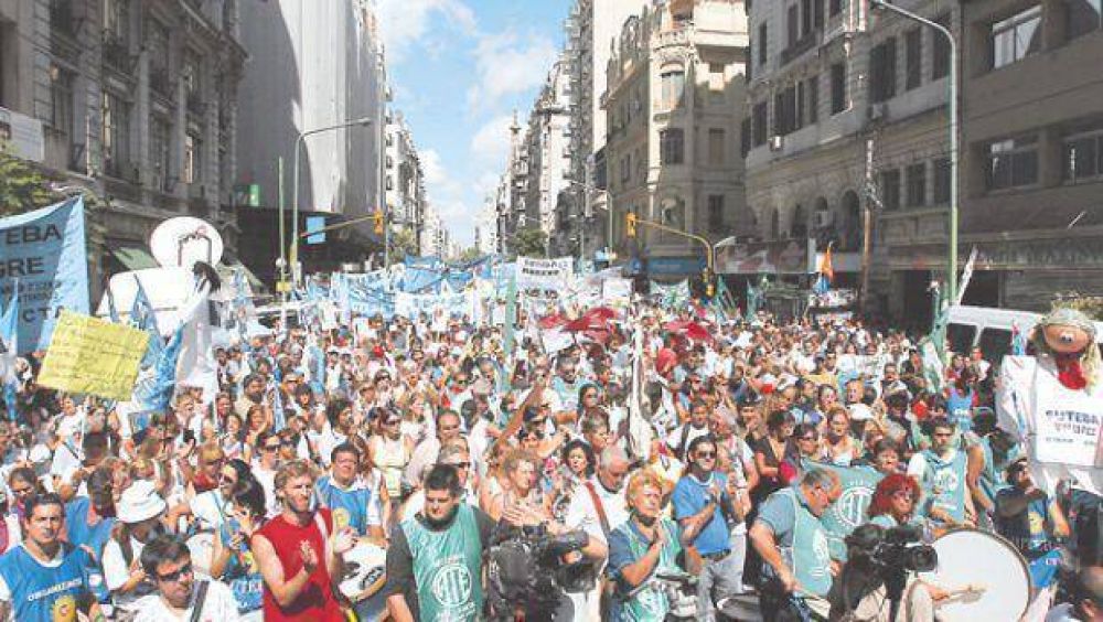 El Gobierno no dar� bono de fin de a�o y denuncia presi�n para reabrir paritarias