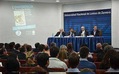 El obispo Lugones present� su libro en la UNLZ