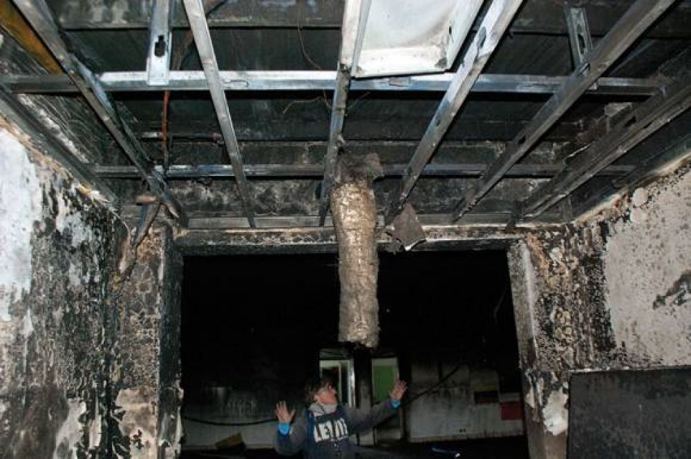 Incendio destruye parte del Colegio 7717 y no habr� clases por tiempo indeterminado