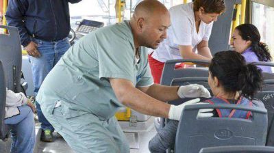 Un colectivo choc� y sufrieron heridas tres mujeres que no iban sentadas