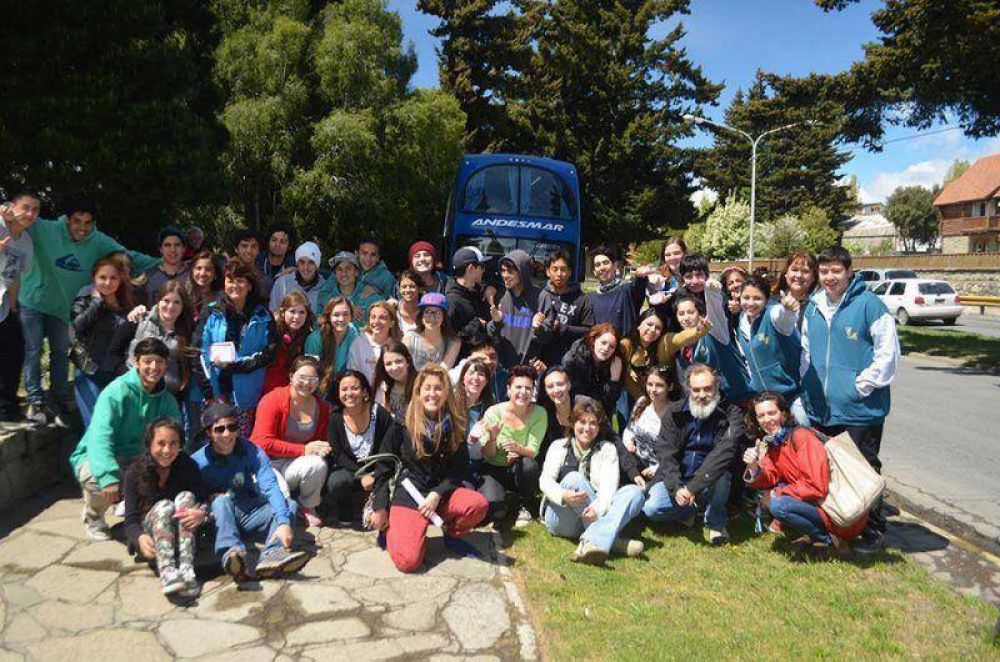 Alumnos de El Bols�n y Bariloche rumbo a Tecn�polis