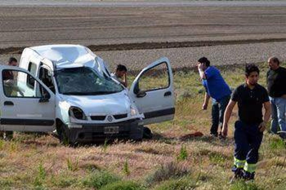 IMPRESIONANTE VUELCO ENTRE CALETA Y COMODORO