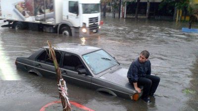 Calles anegadas, demoras en el transporte y complicaciones en el tr�nsito