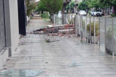 El temporal afect� 300.000 conexiones el�ctricas