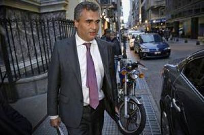 El jefe del Banco Central dice que no va a haber otra devaluaci�n ni m�s restricciones para comprar d�lares