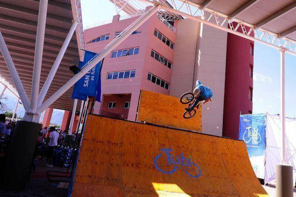 432 alumnos de la ULP recibieron sus bicicletas