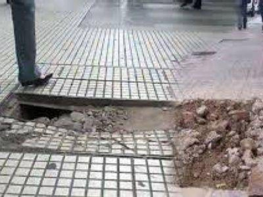 LA DEFENSOR�A DEL PUEBLO RECLAMA SOLUCIONES POR LAS INNUMERABLES VEREDAS ROTAS