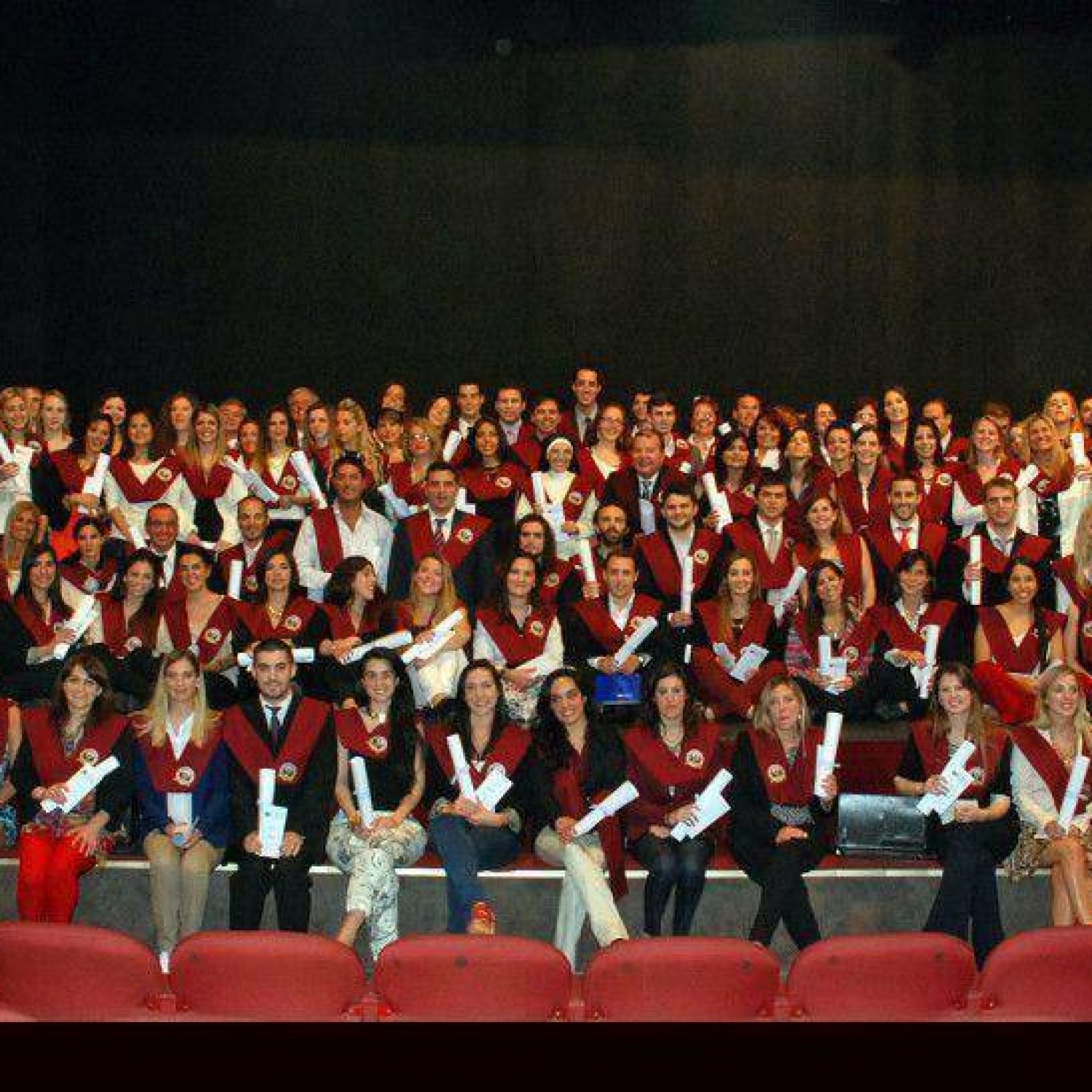 Más de 400 alumnos se graduaron en la Universidad FASTA