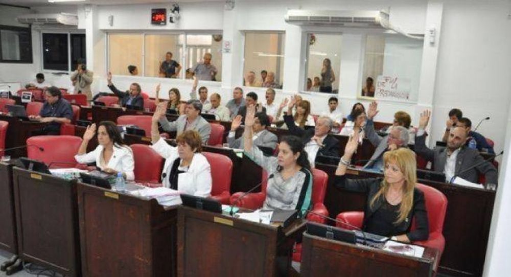 Con la connivencia radical el PJ cambi� la fecha de las PASO