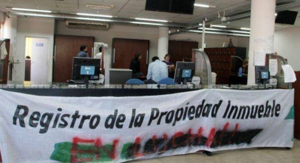 Colegio de Escribanos rescindi� contrato al Registro de la Propiedad Inmueble