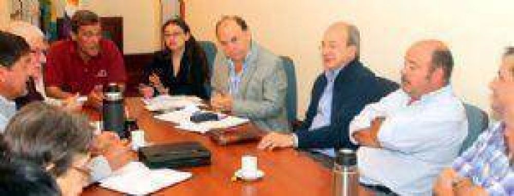 El dinero prometido no lleg� pero seguir�n gestionando
