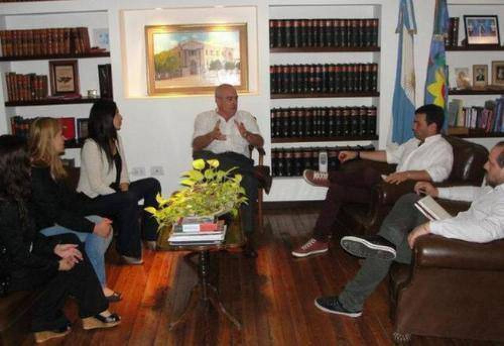 Echeverr�a recibi� a miembros del Consejo Provincial de la Mujer