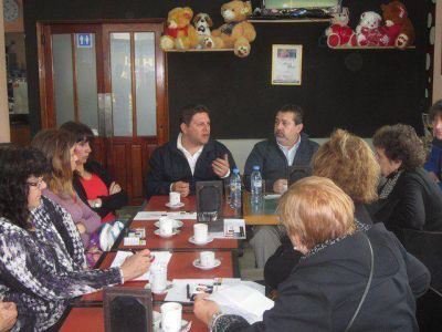 Achilli con vecinos de Mart�n Coronado