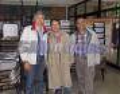 Phatouros entreg� sillas y pupitres a la Escuela T�cnica Emilio Mitre