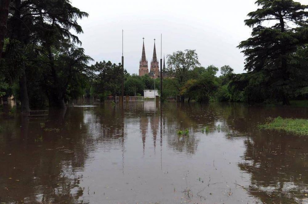 Luj�n declar� la alerta roja por la crecida del r�o