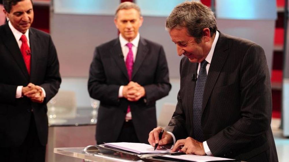 Menos Scioli, los candidatos se comprometieron a debatir
