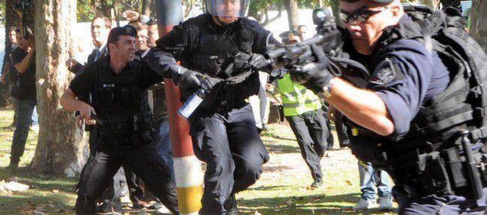 Represin en el Borda: apelan el sobreseimiento de Macri