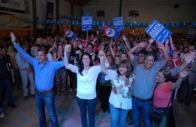La lista Azul present� a Julieta Corroza en Plottier