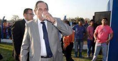 Luego de gastar 20.000 millones de d�lares en once a�os, Alperovich se va dej�ndonos sin luz y sin agua
