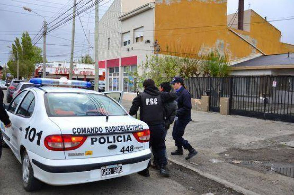 Choc�, casi atropella a un peat�n, se escap� y termin� en la Segunda