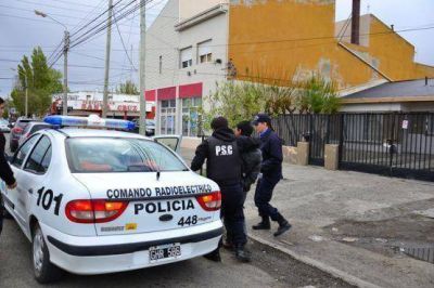 Choc�, casi atropella a un peat�n, se escap� y termin� en la Segunda
