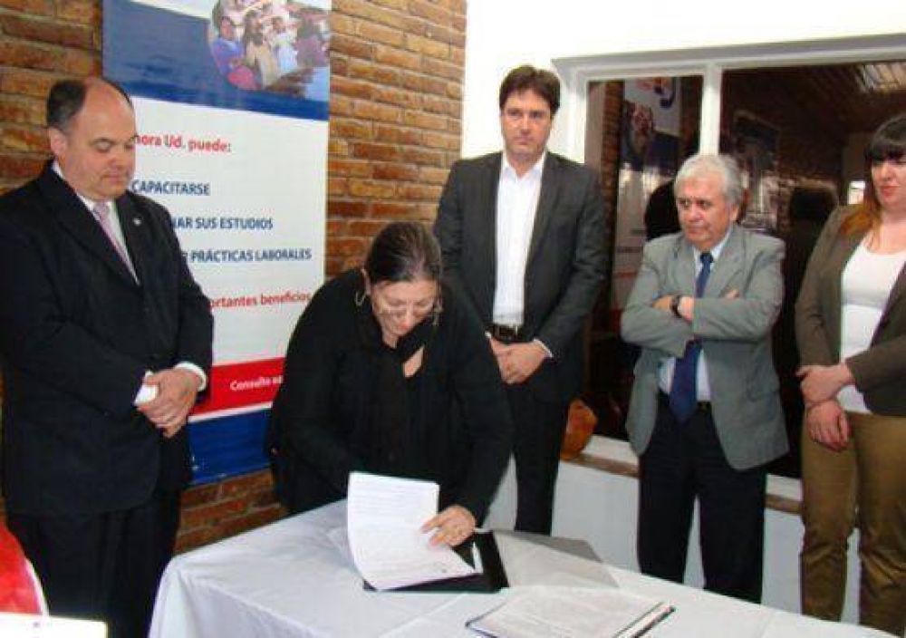 La UNPA firm un convenio con la Secretara de Empleo de la Nacin