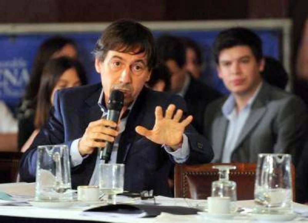 Naidenoff: Cuestion� al Gobierno ante la negativa del pago de un plus salarial. Volvi� a respaldar el pedido 