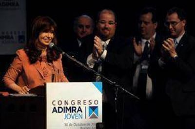 Cristina dijo que la oposici�n habla de crisis para ajustar