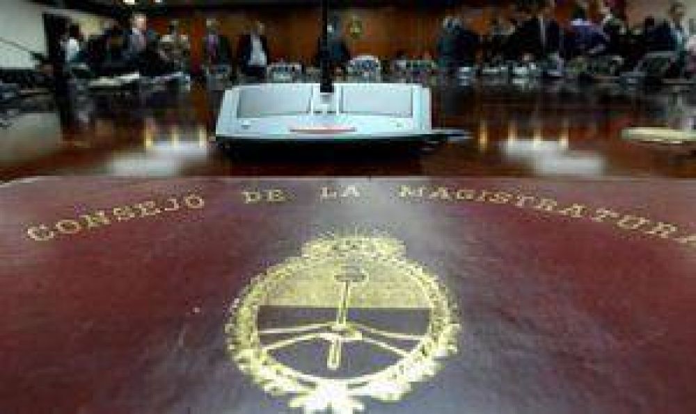 Consejo de la Magistratura: Tras quedar expuesto por El Intransigente por su no excusacin en un concurso, Ruiz pidi licencia