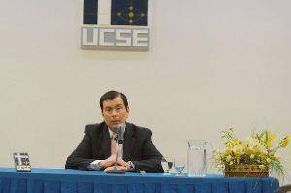 El Presupuesto 2015 pondr� �nfasis en servicios, obras, viviendas sociales y en estabilidad laboral