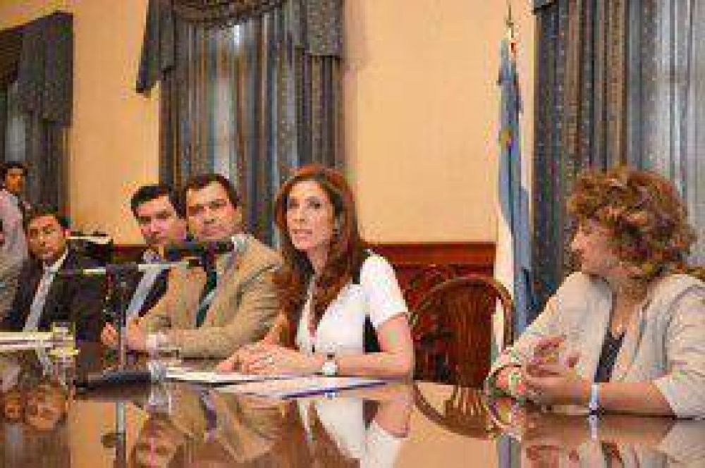 La Gobernadora entreg� aportes paras productores