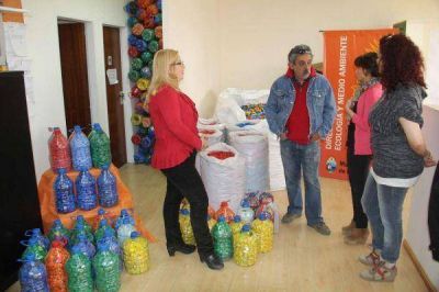 Junt� casi 150 mil tapitas para donarlas a la Fundaci�n Garrahan