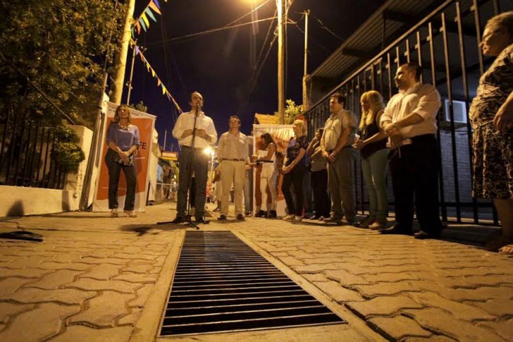 Inauguraron el pavimento de �una de las cuadras m�s lindas de la ciudad�