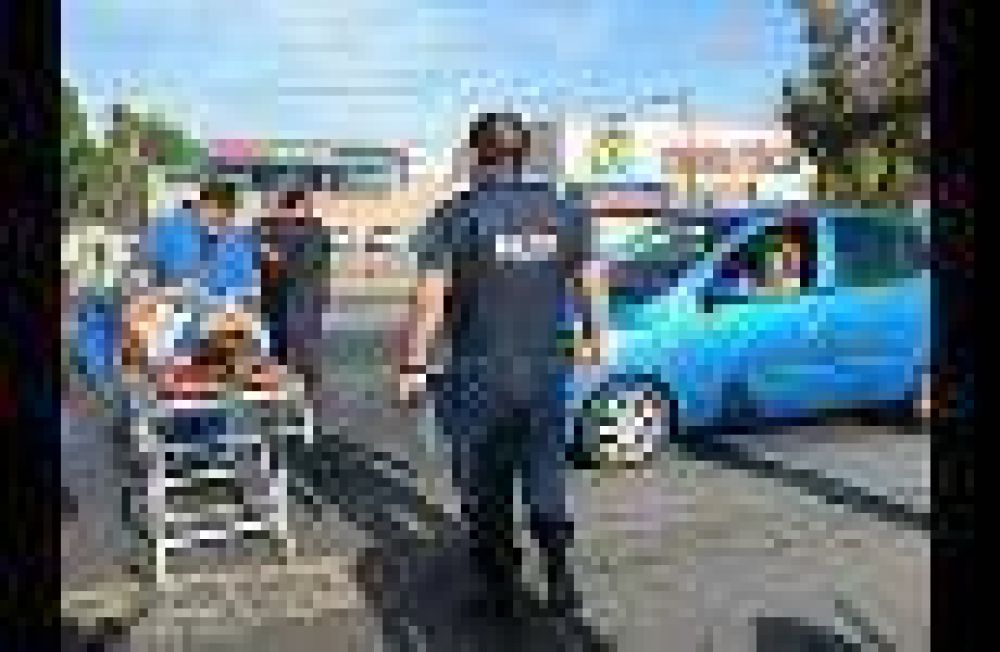 Una automovilista que pas� en amarillo atropell� a tres ni�os y a dos mujeres en el Acceso Norte