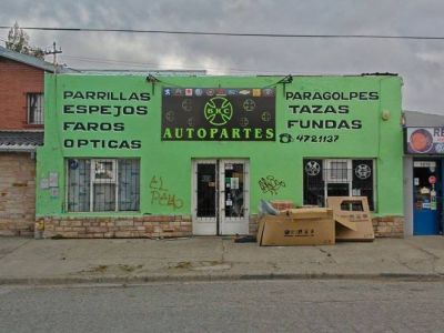 Robo en local de autopartes: se llevaron numerosos repuestos, incluso dos capot 