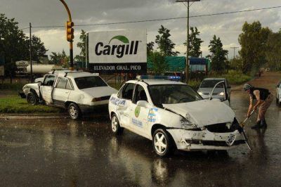 Ins�lito: patrullero que se dirig�a a un accidente protagoniz� otro siniestro vial en Pico