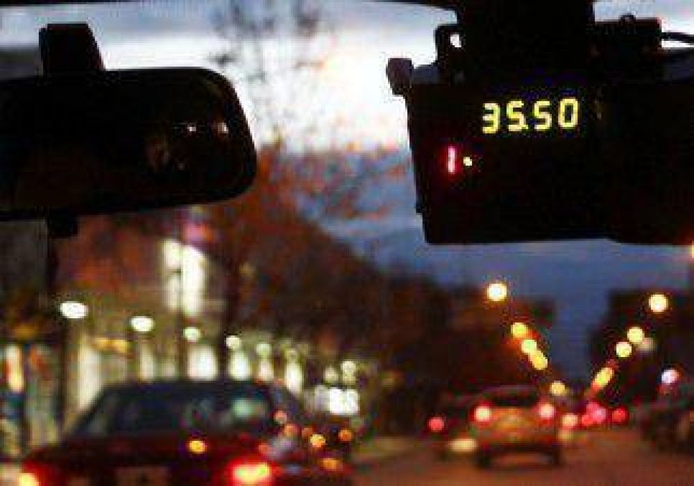 Con aval de taxistas, la bajada de bandera sube �solo� a $9,50 
