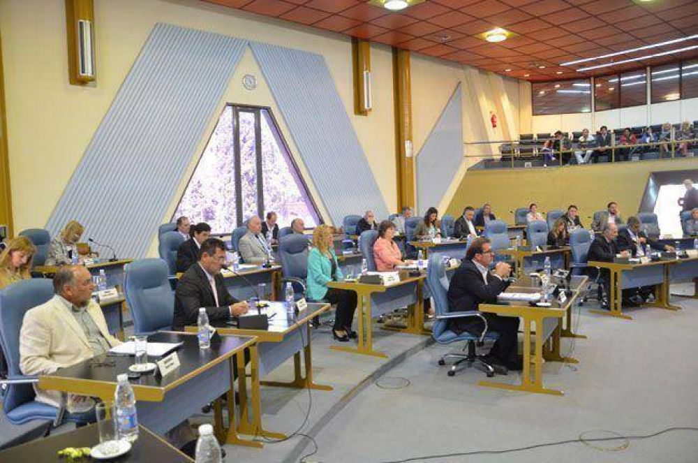 Con cr�ticas, los diputados aprobaron reestructuraciones presupuestarias