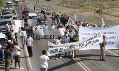 Vi�ateros, sin invitaci�n oficial